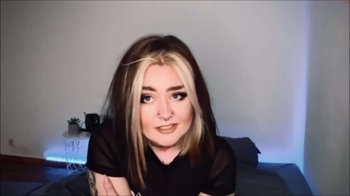 LexEmber - Mein 1. Video - Devotes Gamer-Girl stellt sich vor