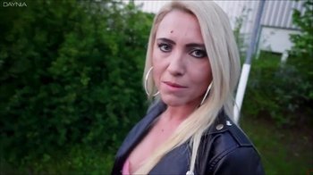 Daynia - Extrem PUBLIC - Wer war das da im Auto - Inkl. Abspritzgarantie