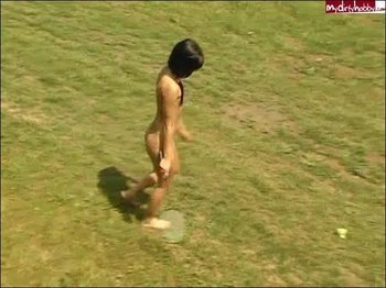 OrientTeeny - Nackt Federball gespielt