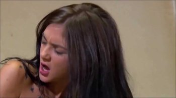 LulluGun - Freche Lulu verärgert den Bahnhof Manager Egon