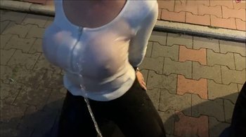 SteffiBlond - Public vor dem Einkaufsladen vollgepisst worden - so nass wurde ich noch nie gemacht