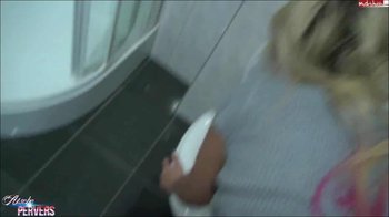 aische-pervers - Enge Kotzschlampe gefickt mit Creampie