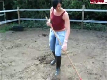 hotlive28 - Arbeiten und Pissen und weitermachen - Userwunsch