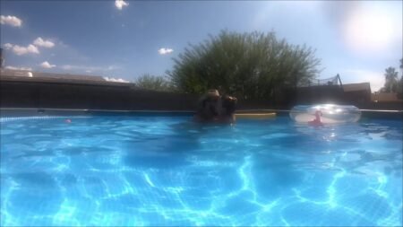 Mya_Lane - Schwangerer sex im pool draußen