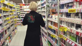LUXUSLOLA - MUTPROBE - SUPERMARKT MUSCHI MIT GURKE BEARBEITET