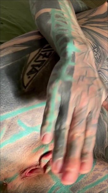 Anuskatzz - Solo Couch masturbiert