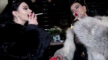 FetischBarbie - Der Heisseste Girl-Girl Rauch und Pelzfetisch Clip