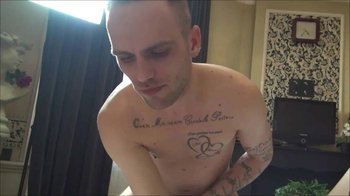 melodypleasure - Melody Pleasure ist nach der Aufnahme von 2 Filmen so geil, dass sie allein ficken wird