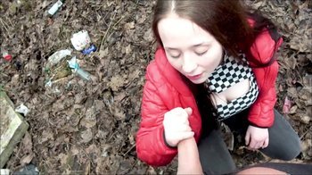 Hotcerise - Notsituation - Outdoor Bahnhofsfick fuer Zugticket