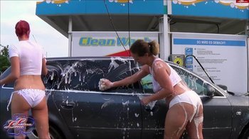 LinaLenz - Sexy Carwash in Gummistiefeln