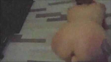 FuckSlave - Devote junge studentin wird von der fickmaschine gefickt und squirtet dann auf dem boden. in der POV Sicht