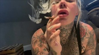 SteffiBlond - Smoking ASI FOTZEN BITCH I ich qualm die ganze asi hütte voll