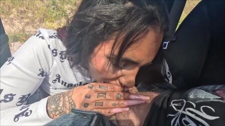 GermanMilfHunter - Junge Frau bedankt sich für die Reparatur - TyraRide