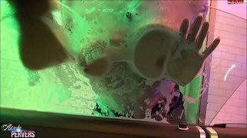 aische-pervers - Feuchter 3er mitten in der Waschstraße