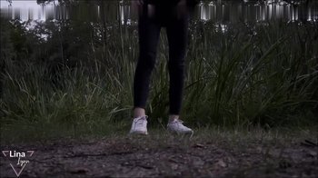 LinaLynn - Schneller PISS im WALD - Userwunsch