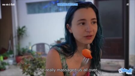 Khalamite - Ihre kollegin nimmt ihren arsch auf Bali - anal vlog sexy französisches alt