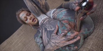 7-Filmz - Anuskatzz bekommt einen Edelstahldildo um ihren arsch zu dehnen