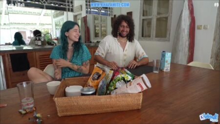 Khalamite - Sie genießen asiatische Snacks und dann probiert sie seinen schwanz