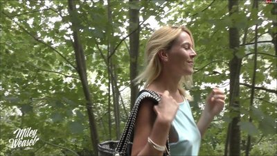 Miley-Weasel - Public - Fremder Typ fickt meine arsch