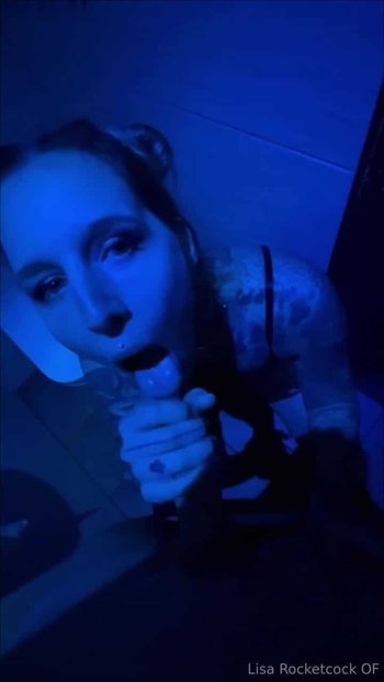 lisa_rocketcock - Backstage auf der Toilette bei einer Kinky Galore Party