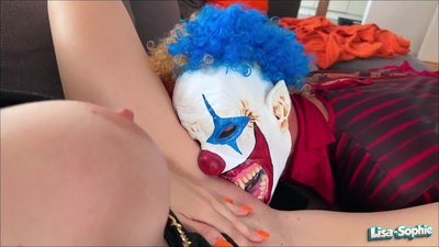 Lisa_Sophie - Die Halloween Party Schlampe - Vom Clown benutzt und vollgespritzt