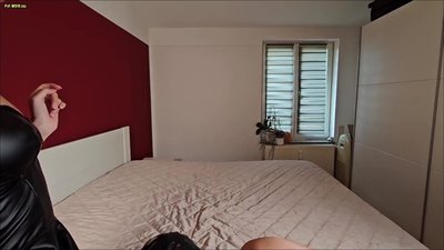 Layla_von_Hohensee - Ist er dumm genug - Idiot will mein Haussklave sein