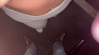 TamyTiger - Einsame Teenie schlampe wird im Parkhaus abgegriffen, nachdem lutschen wird sie ordentlich gefickt