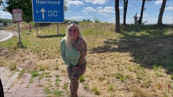 SteffiBlond - TRAVEL WITH STEF - vor der cam live abgepisst - SPONTAN und GEIL