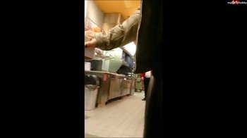 nylonwife - Leggings Spermawalk Heimlich vom Raststätten Mitarbieter vollgewixt