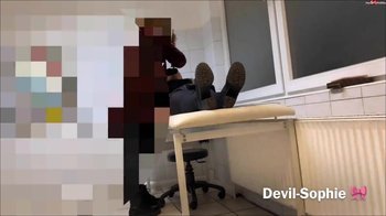 SteffiBlond - Mega versaut - Mit voller Blase ins Piercingstudio - wie das wohl endet