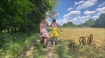 Mila-Hase - Iva steuert mich Public zur extase