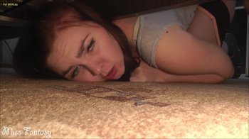 Miss_Fantasy - Unter dem bett stecken