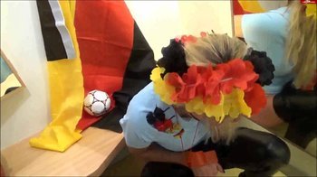 Lena-Loch - Mein Sekt fuer Jogi...lol