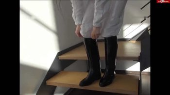 DeutscheHausfrau - Frühjahrs - PISS - angezogen