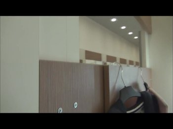 Teeny-Winnie18 - Pissen in Umkleidekabine bei CundA