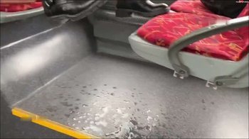 SteffiBlond - Bussitz Pissfontäne - OMG das läuft den ganzen Gang runter - Ob das ärger gibt