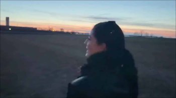 SugarLina - Rauchfetisch Video mit Sugarlina auf dem Feld