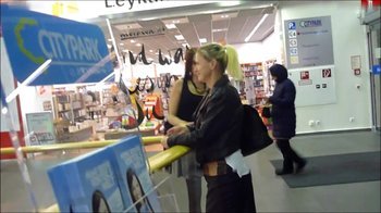 DeniLeni - ROLLTREPPEN fahren ohne Höschen