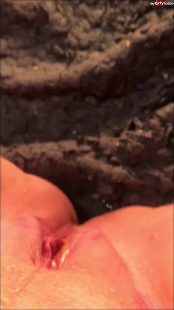 Sexyladybusen - Meine muschi mit Wachs uebergiessen