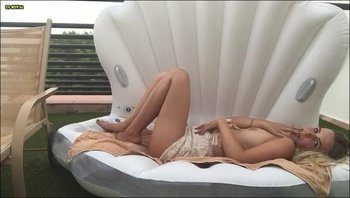 SandySugar - Das erste Mal vor Kamera zum Orgasmus gefingert