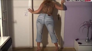 SallySecret - Hilfe, die Sally pisst sich in die Hose