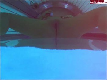 Lilly-Love - Mit dem Dildo auf der Sonnenbank