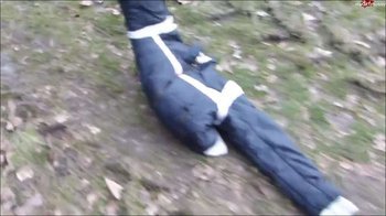 Shinylady2015 - Sklave Du hast versagt - Seine Glanznylon Daunenjacke mit Gummistiefel im Matsch erledigt