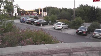 Sarahlicious - Public - Der schnellspritzende Autohaendler