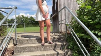 Taiga_LaLoca - Schwanger Public Piss beim Fussballspiel