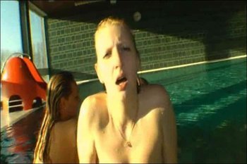 SweetSusiNRW - Fotze im Schwimmbad bearbeitet