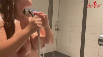 Lena_Lust - Nach dem Training im Fitnessstudio