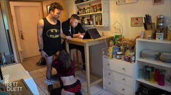 BettDuett - Last Minute Fick trotz Besuch wird gebumst