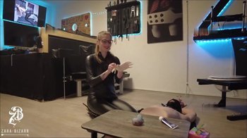 Zara-Bizarr - SCHWANZ MIT ZAHNPASTA POLIERT UND DIE SAHNE RAUS GEBLASEN