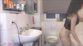 Laila-Banx - Vor der Party nochmal schnell abgepisst